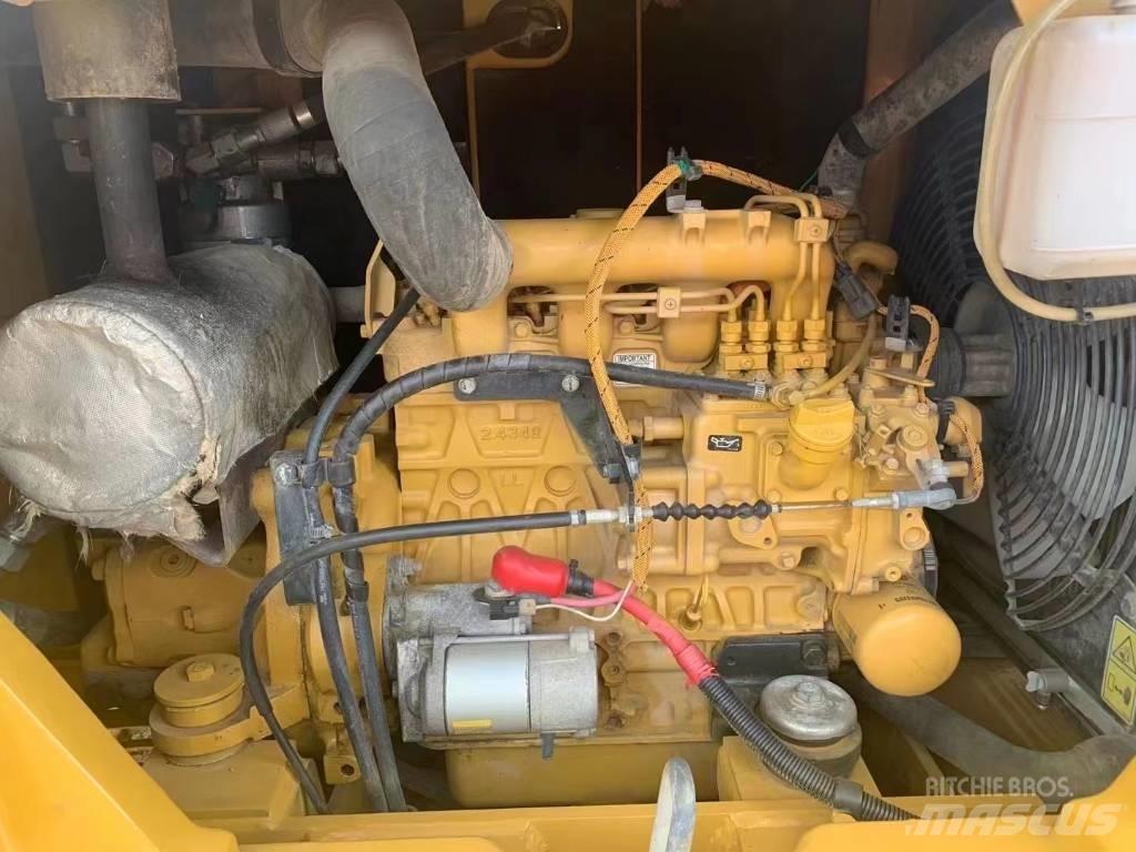 CAT  305.5 Excavatoare pe șenile
