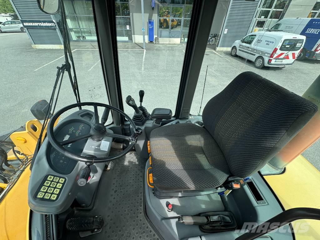Volvo L 30 B Incarcator pe pneuri