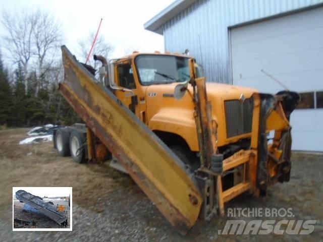 International 5500 i Lame pentru dezapezire si pluguri