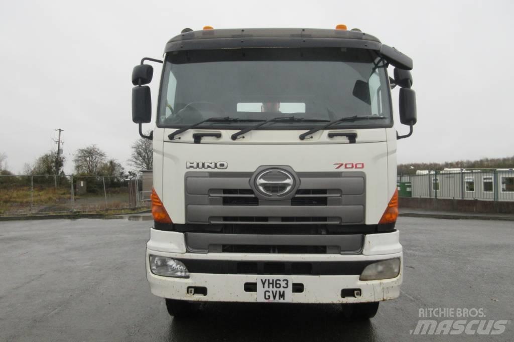 Hino 700 Autobasculanta