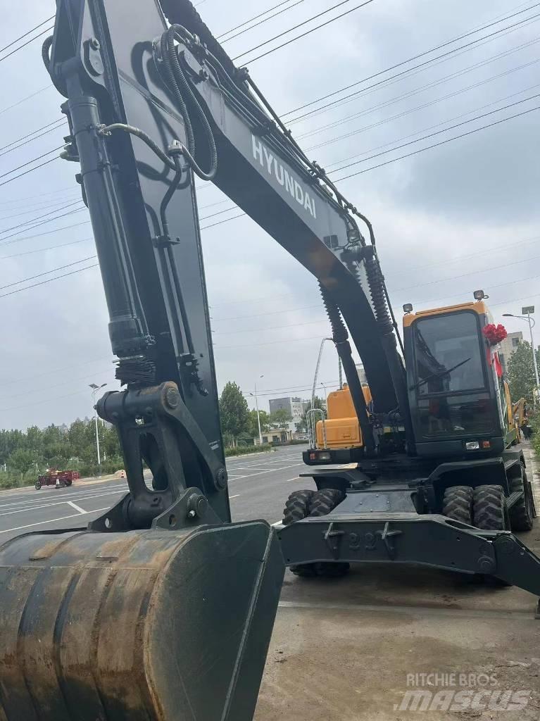Hyundai 210WVS Excavatoare cu roti