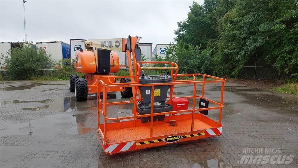 JLG 800AJ Nacele cu brat articulat
