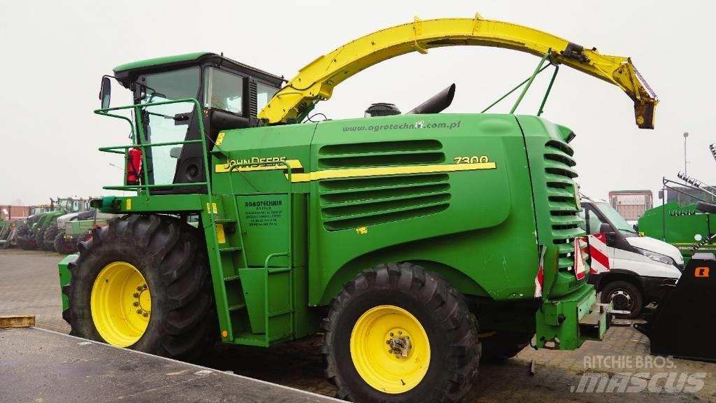 John Deere 7300 Forajere cu autopropulsare