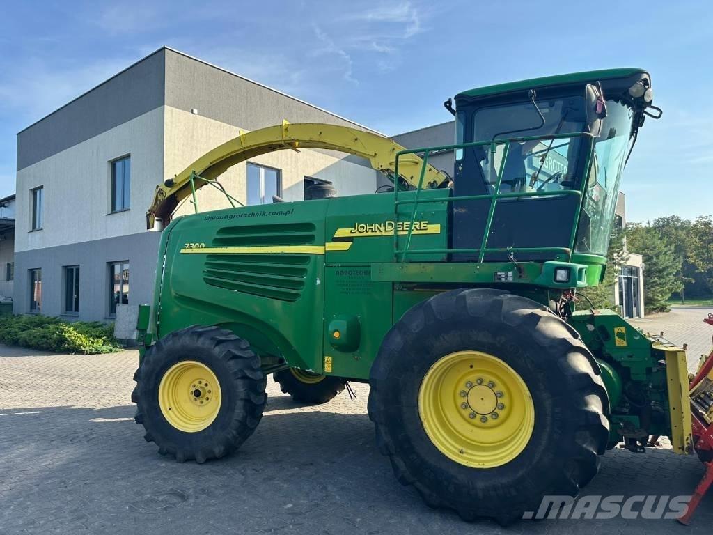 John Deere 7300 Forajere cu autopropulsare