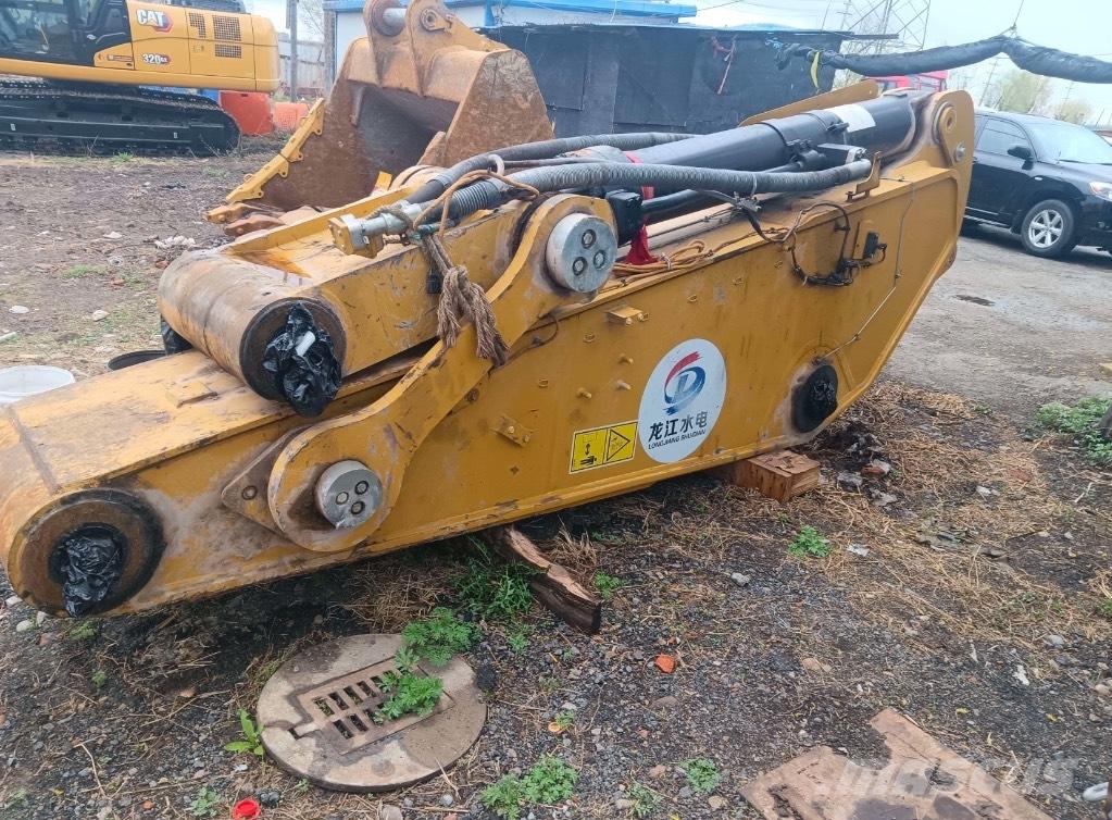 CAT 395 Excavatoare pe șenile
