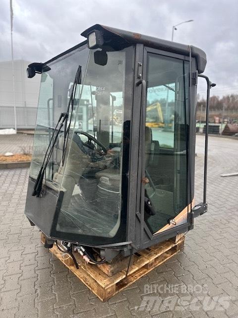 CASE 721 F USED CAB Cabine si interior