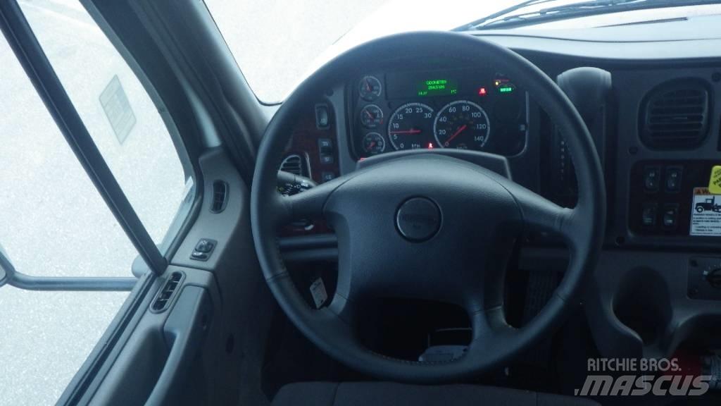 Freightliner M2 106 Camion cabina sasiu