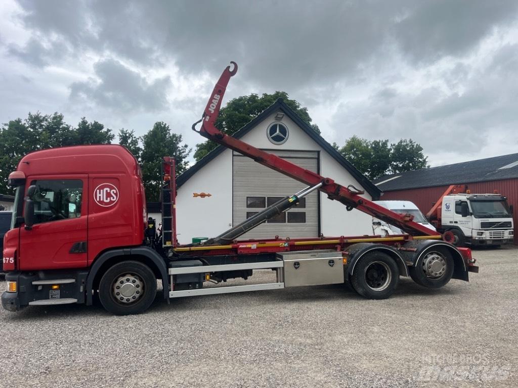 Scania P 320 Camion cu carlig de ridicare