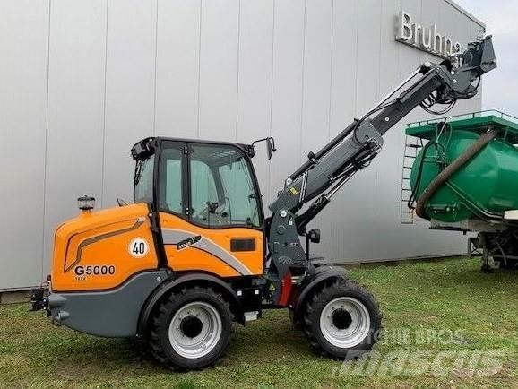 GiANT G5000 Tele Incarcator pe pneuri