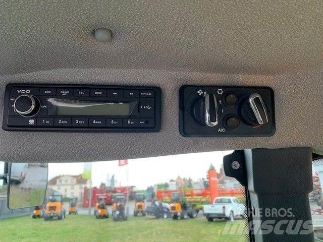 GiANT G5000 Tele Incarcator pe pneuri