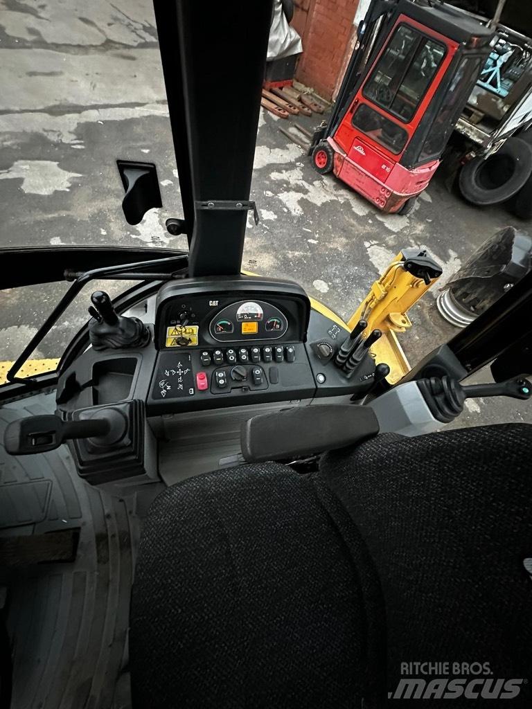 CAT 444F Buldoexcavatoare