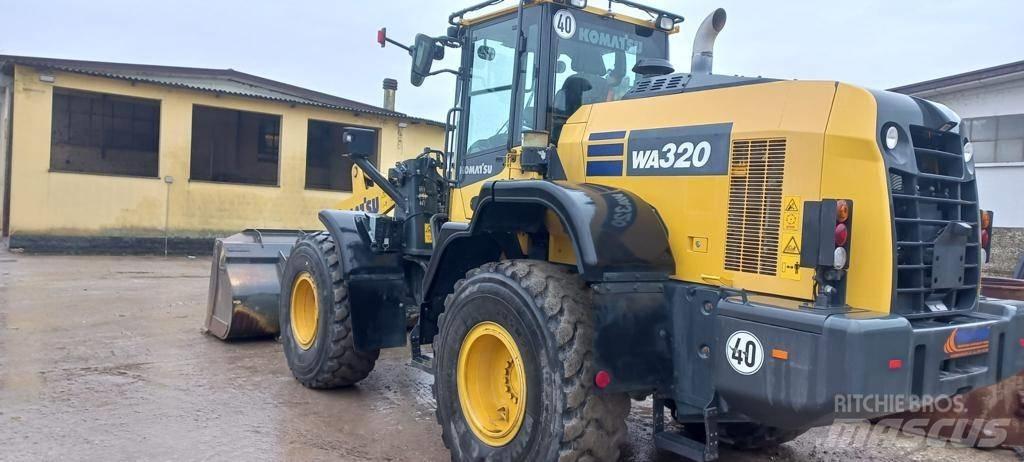 Komatsu WA 320 Incarcator pe pneuri