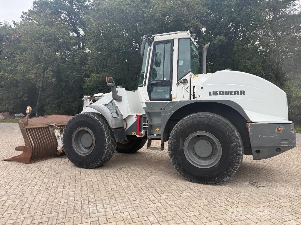 Liebherr L 538 Incarcator pe pneuri