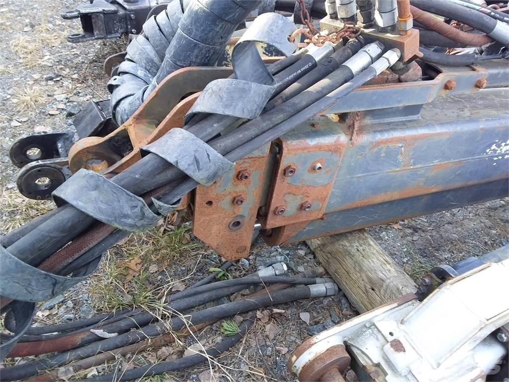 Loglift 210 Macarale pentru culegatoare