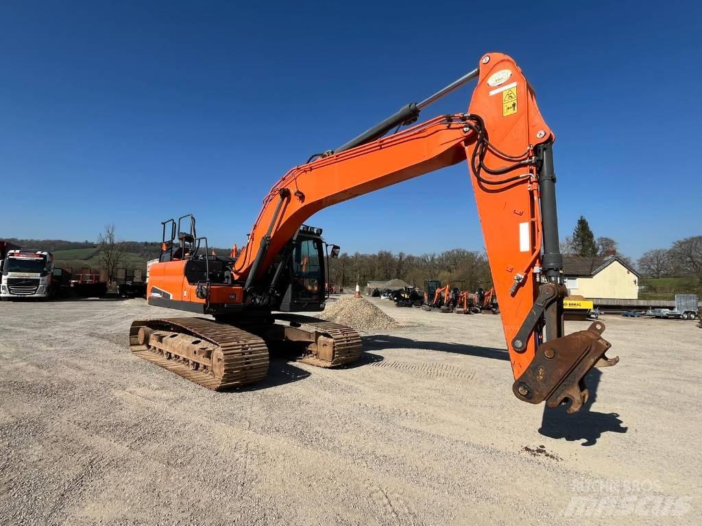 Doosan DX 225 Excavatoare pe șenile
