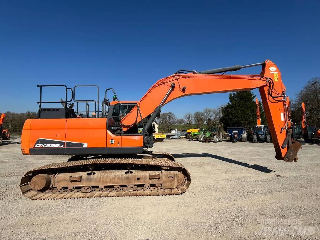 Doosan DX 225 Excavatoare pe șenile
