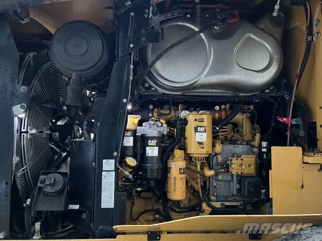 CAT 930M Incarcator pe pneuri