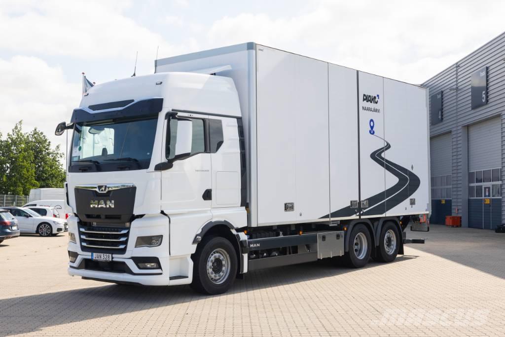 MAN TGX 26.520 6x2-4 Autocamioane