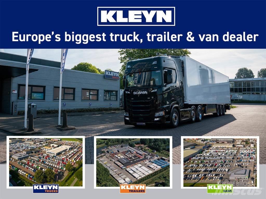 Renders TIPPER Camion cu semi-remorca cu incarcator