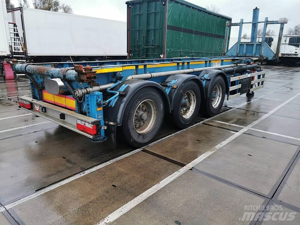 Renders TIPPER Camion cu semi-remorca cu incarcator