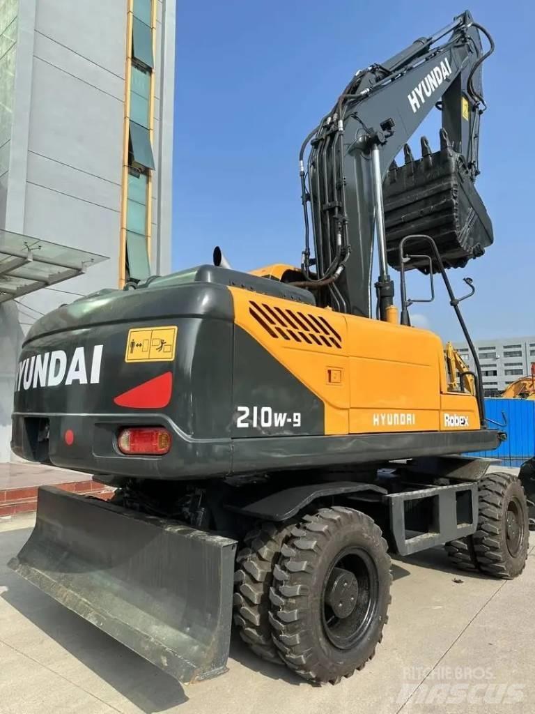 Hyundai R210W-9 Excavatoare cu roti