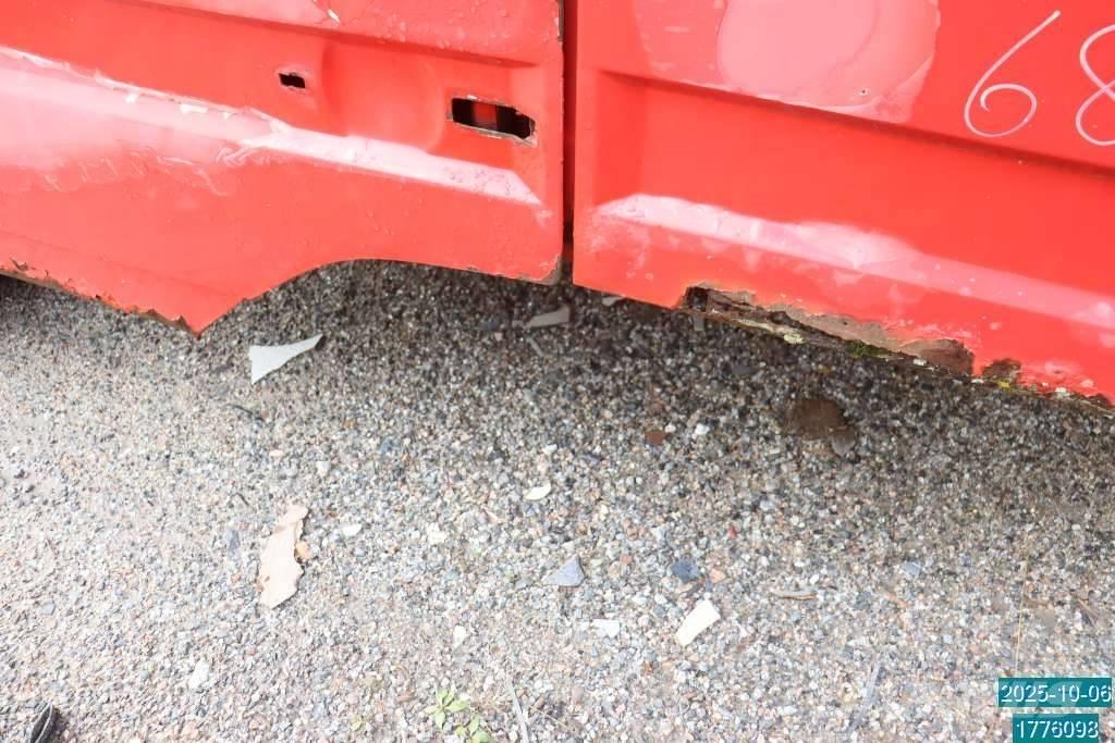 Scania P 82 M Cabine si interior