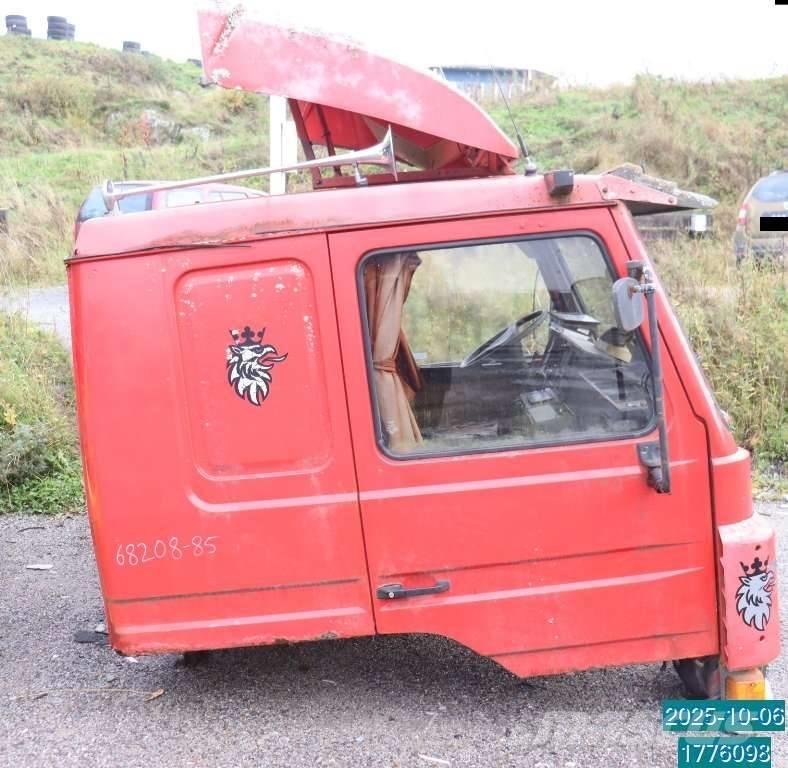 Scania P 82 M Cabine si interior