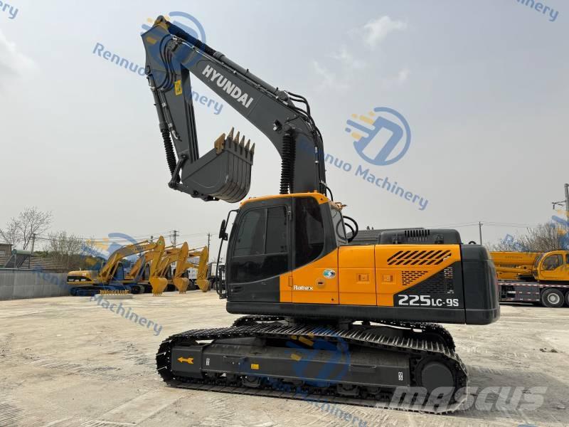 Hyundai 225 LC-9S Excavatoare pe șenile
