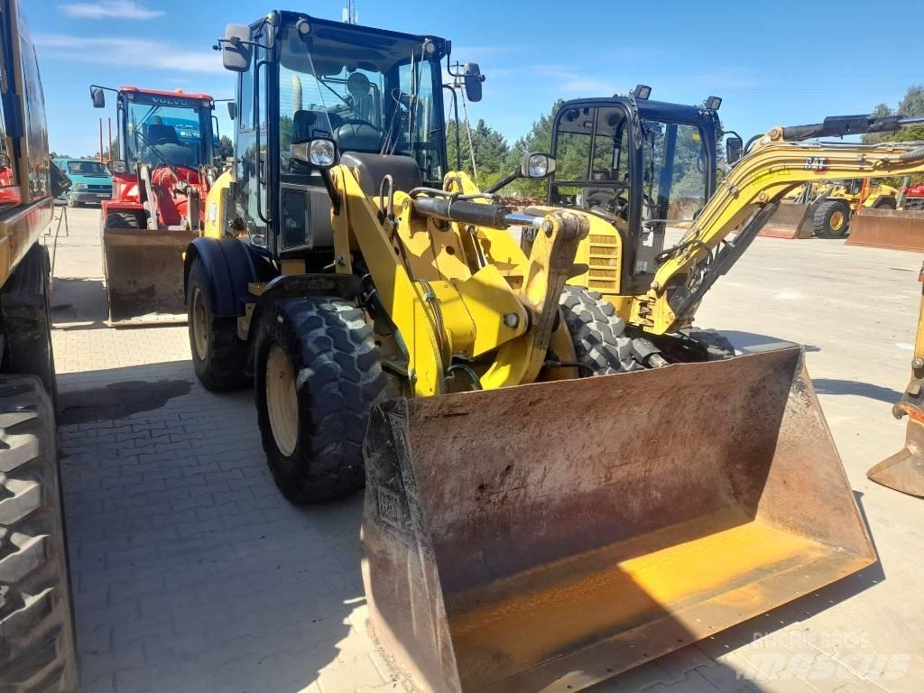 CAT 908M Incarcator pe pneuri