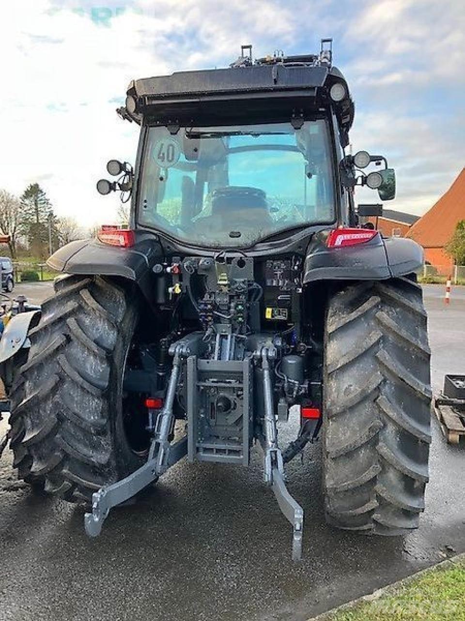 Valtra g135a Tractoare