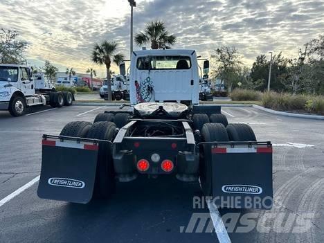Freightliner M2 Autotractoare