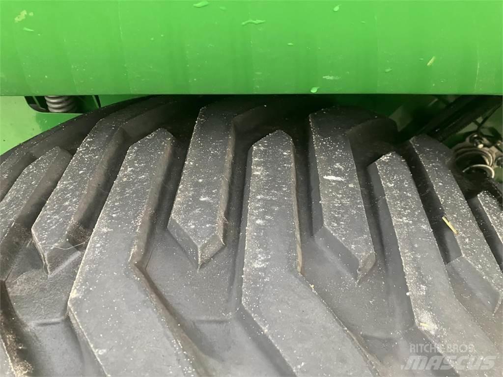 John Deere V461R Masina de balotat cilindric