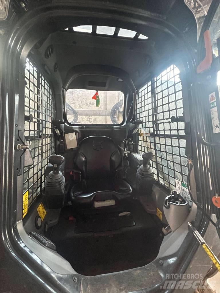 Bobcat T 770 Încarcatoare cu excavator