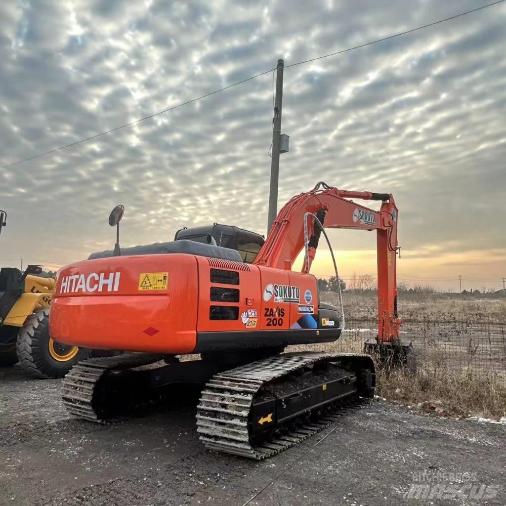Hitachi ZX 200 Excavatoare pe șenile
