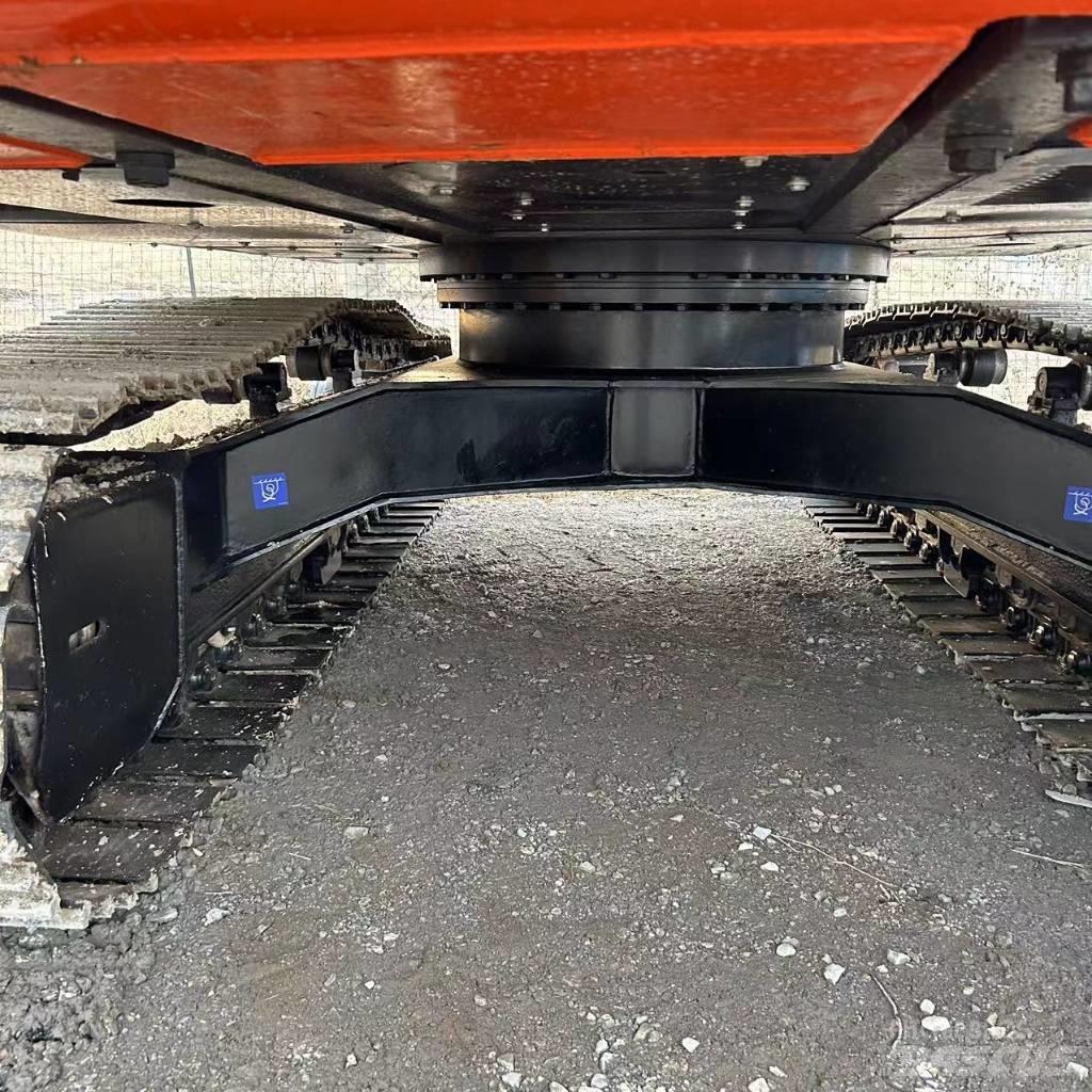Hitachi ZX 200 Excavatoare pe șenile
