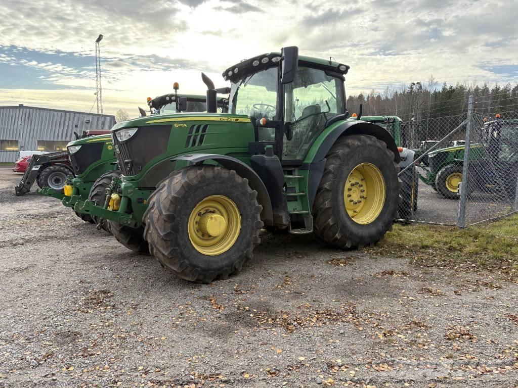 John Deere 6215 R Tractoare