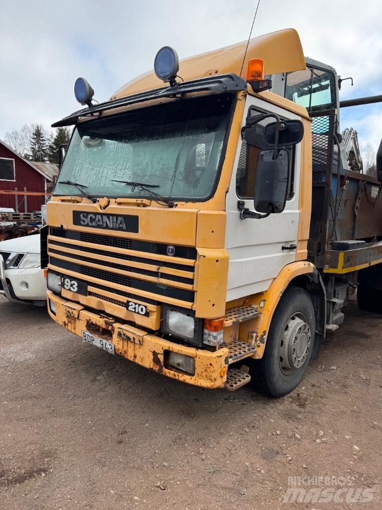 Scania P 82 H Camion cu incarcator
