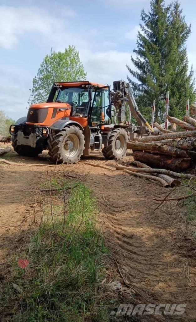 JCB Fastrac 3230 Tractoare forestiere