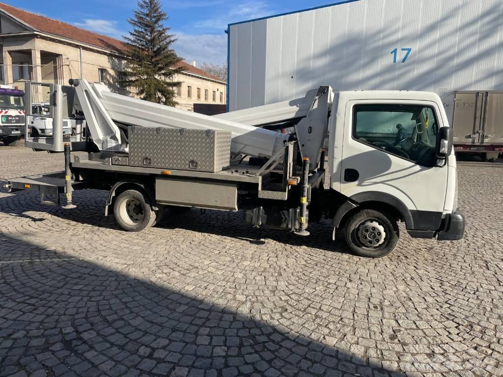 VERSALIFT VTX-240 Platforme aeriene montate pe camion