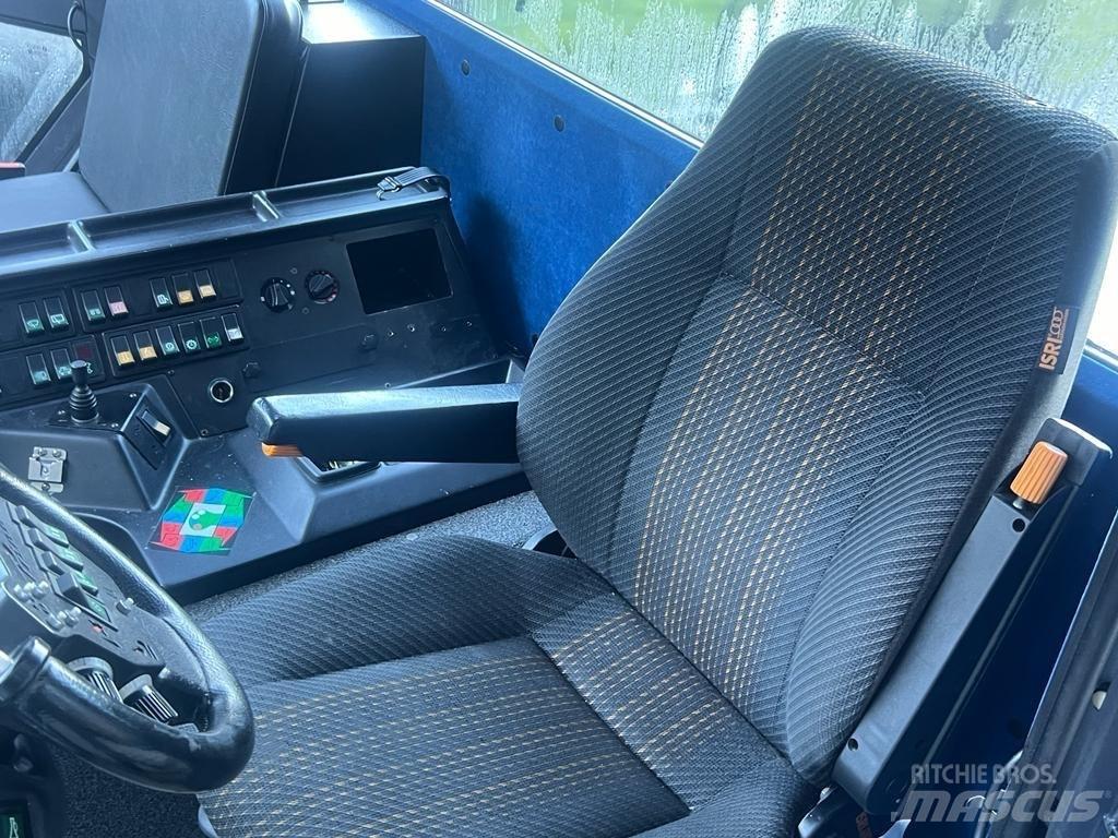 Prinoth husky Utilaje întreţinere terenuri - Altele