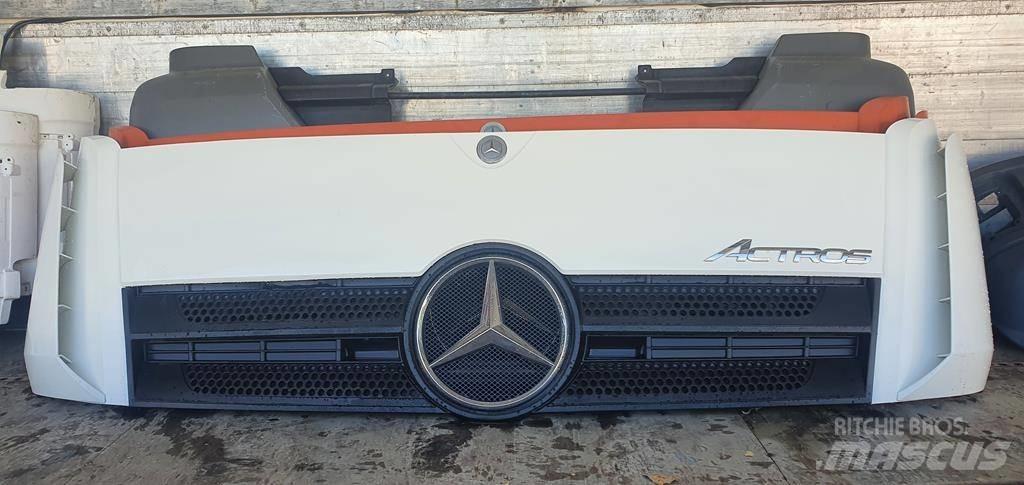 Mercedes-Benz Actros Cabine si interior
