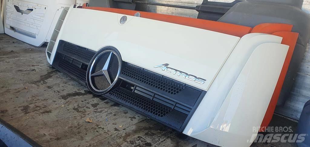 Mercedes-Benz Actros Cabine si interior