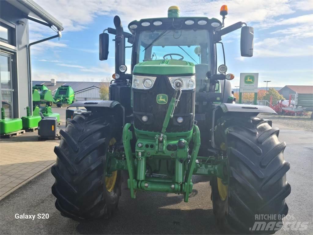 John Deere 6215R Tractoare