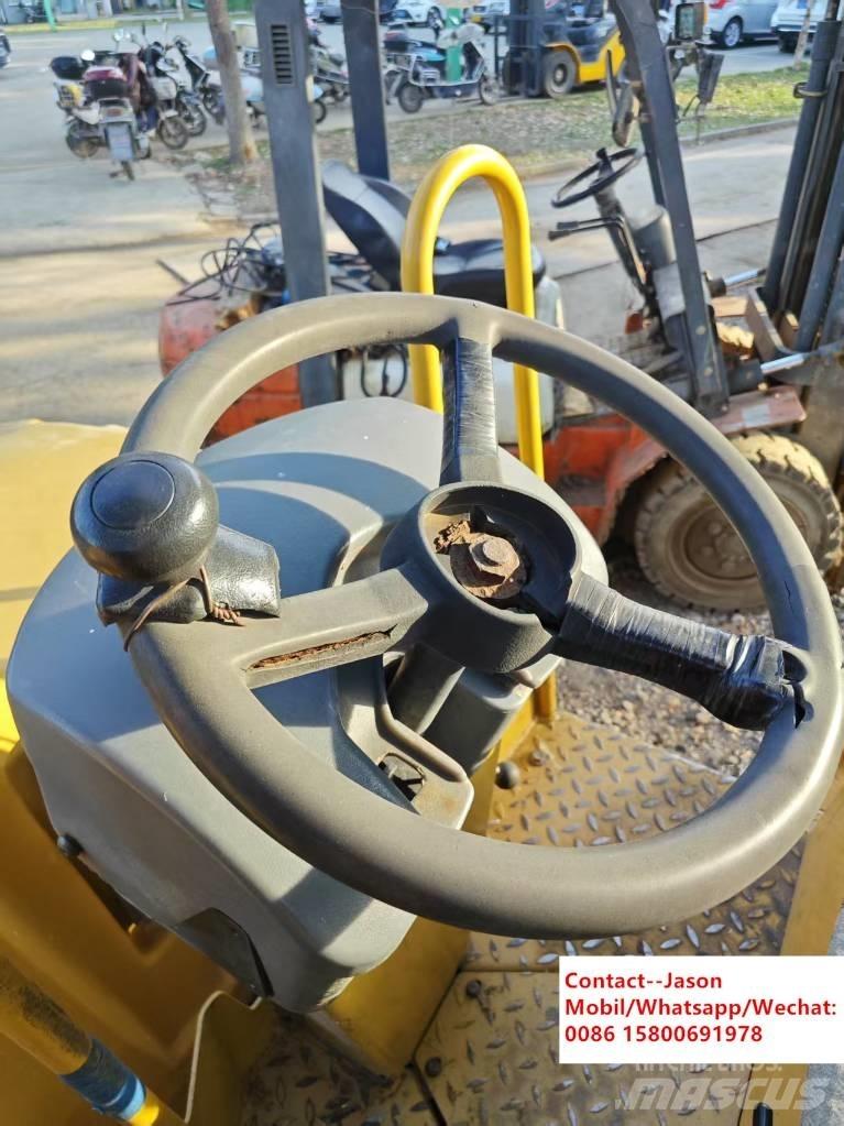 CAT CB 24 Cilindri compactori dubli