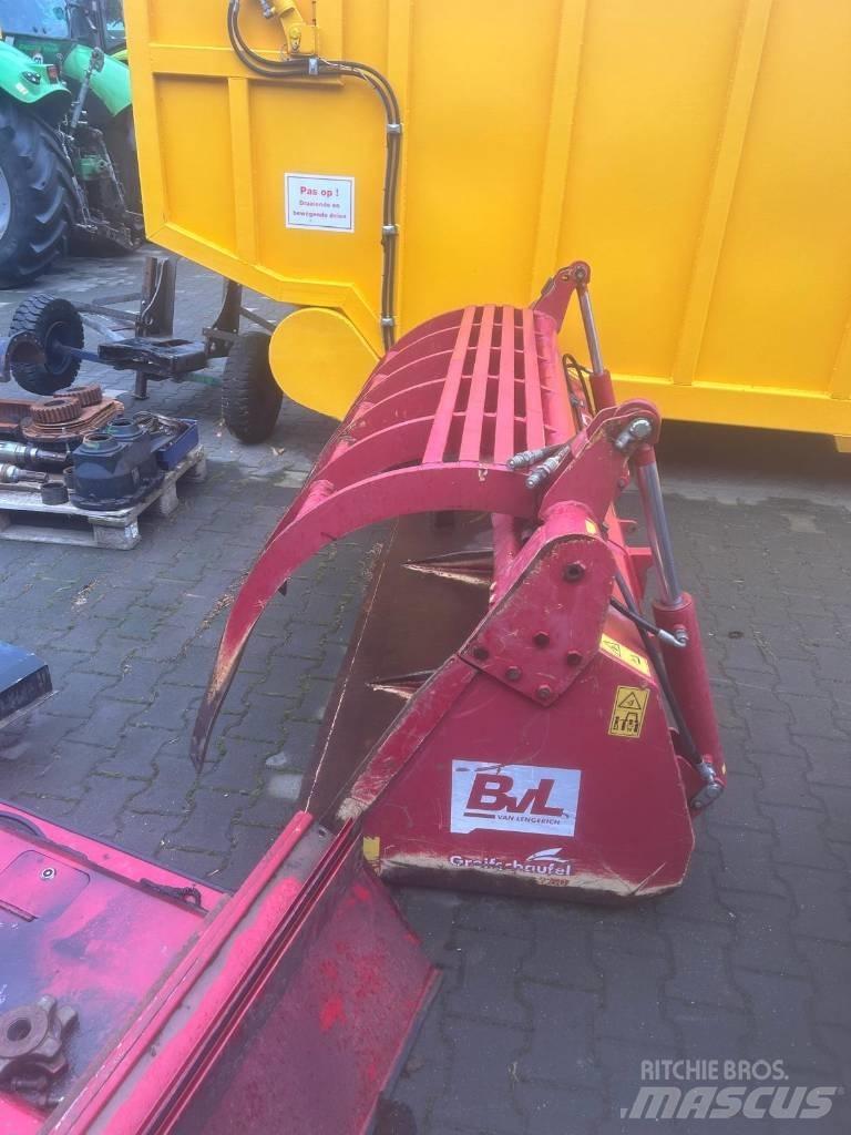 CLAAS Arion 520 CIS Tractoare