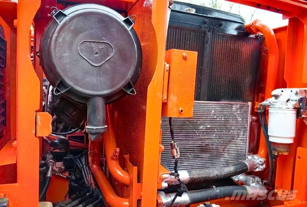 Doosan DX 140 Excavatoare pe șenile
