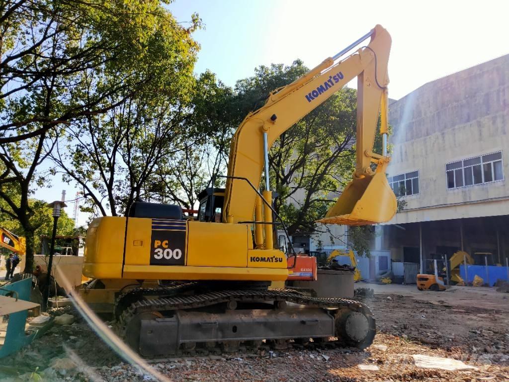 Komatsu PC300-7 Excavatoare pe șenile
