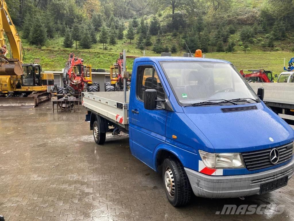 Mercedes-Benz 208 D Camioane platforma/prelata