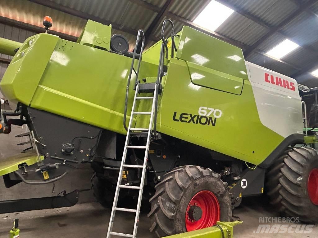 CLAAS Lexion 670 Combine de secerat