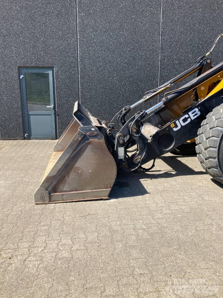 JCB 437 HT HL Incarcator pe pneuri